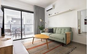 Family Apartment By Israpart